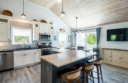Hope Town Cottage | Peace of Cake will be your perfect vacation spot if you love the beach!