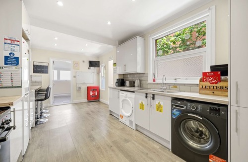 Aylesbury House | Peaceful 4-Bed Home in Aylesbury