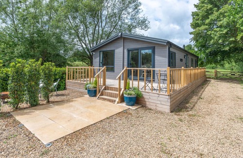 Bourton Cabin | Peaceful Cotswold Retreat at Chad Lakes, Stow