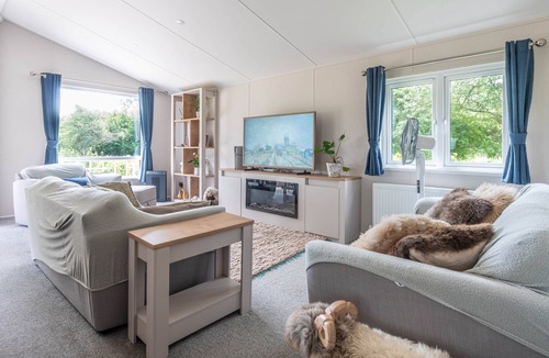 Bourton Cabin | Peaceful Cotswold Retreat at Chad Lakes, Stow