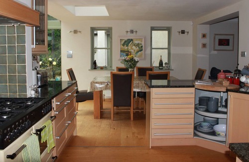 Burley Cottage | Peaceful New Forest Cottage with 3 en-suites and a hot tub 5 mins walk to Burley