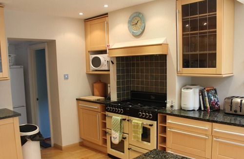 Burley Cottage | Peaceful New Forest Cottage with 3 en-suites and a hot tub 5 mins walk to Burley