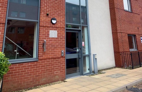 Wolverhampton Apartment | Peaceful Urban Retreat in Wolverhampton City