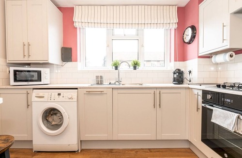Kew Apartment | Peaceful, zen apartment with parking, Kew, London - Pass the Keys