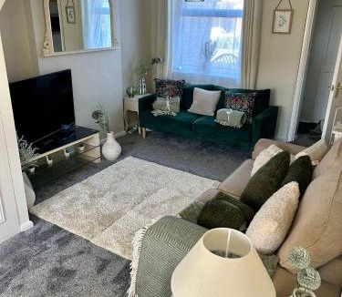 Chesterfield House | Peak District - 2 Beds - Sleeps 4 - Pet Friendly