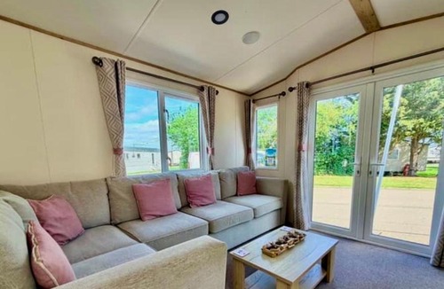 Swalecliffe House | Pebble beach