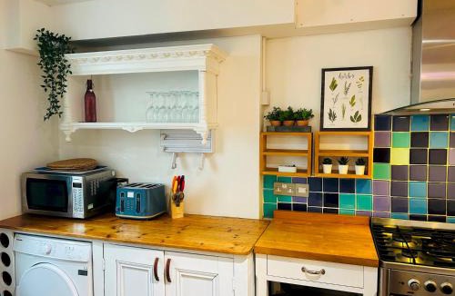 Kemptown House | Pebble Mews Free Parking By My Getaways