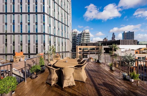 St Luke's Apartment | Penthouse Loft apartment with roof terrace Not for events or parties