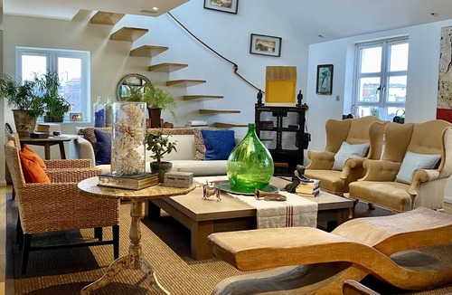 Little Venice Apartment | Penthouse Oasis in Prime London. Large, light, & stylish.