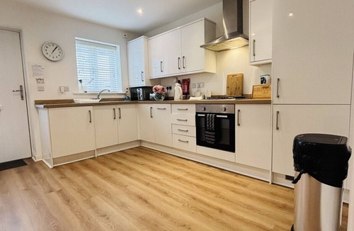 Sutton-in-Ashfield House | Penuel 3-bedroom house in Central Sutton-in-Ashfield