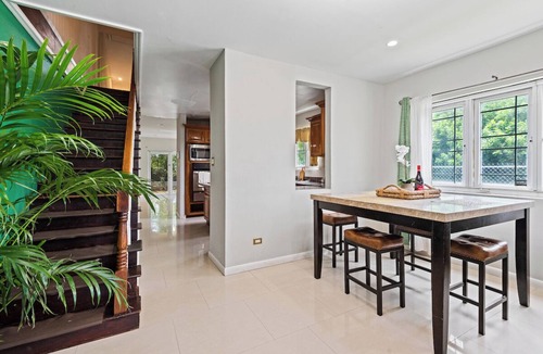 Nassau House | Perfect Alarm Protected Townhouse Near Beach 🏝 & Airport ✈️!