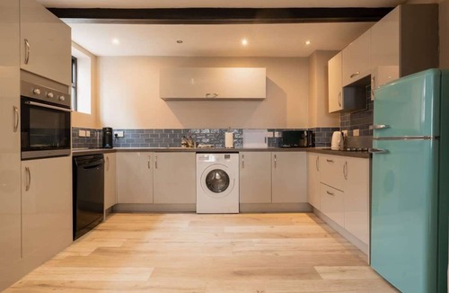 Tarvin House | Perfect homes for large groups - close to Chester