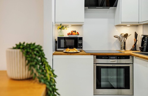 Belsize Apartment | Perfect Large Studio bedroom apartment in tranquil London neighbourhood