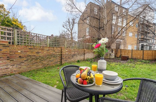 Belsize Apartment | Perfect Large Studio bedroom apartment in tranquil London neighbourhood