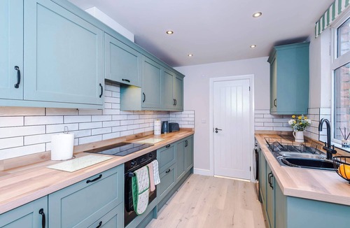 Crewe House | Perfect Modern 4 Bed in Crewe, Great for Business