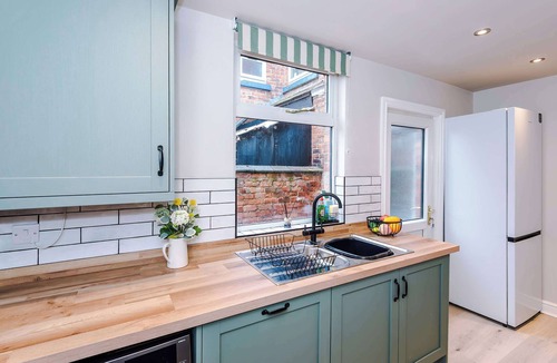 Crewe House | Perfect Modern 4 Bed in Crewe, Great for Business