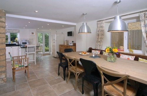 Bourton-on-the-Water House | Perfectly located within the heart of this beautiful Cotswold village of Bourton-on-the-Water