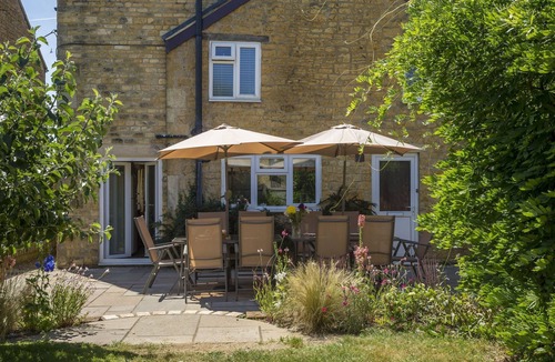 Bourton-on-the-Water House | Perfectly located within the heart of this beautiful Cotswold village of Bourton-on-the-Water