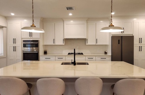Bahamia West House | Pet-Friendly 3BR Mediterranean Spa-Inspired Retreat for Groups, Couples and More