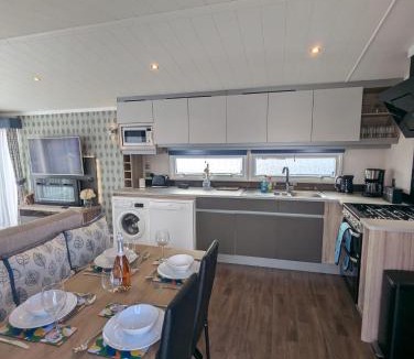 Milford on Sea House | Pet friendly Holiday Home located at 5 Star award winning Shorefield Country Park - within walking distance to Milford on sea Beach