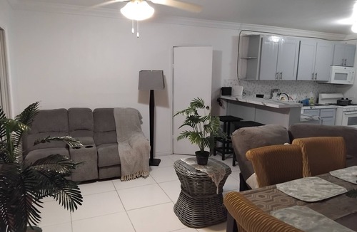 Nassau House | PET Friendly, Remodel, Spacious and Cozy Villa in Delightful Nassau.