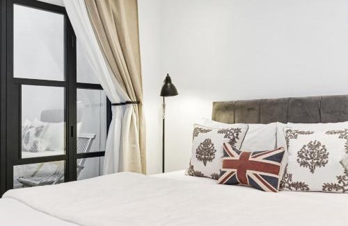 Parsons Green and Walham Apartment | Pet Friendly Studio in Fulham Sleeps 2
