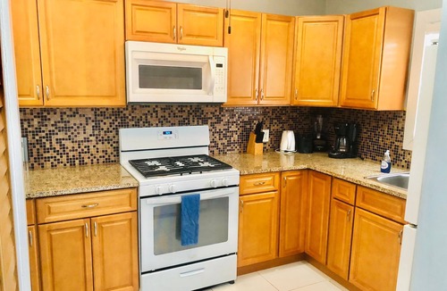 Rainbow Bay Cottage | Peyton's Place is the Place to Be