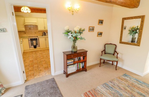 Minster Lovell Cottage | PHEASANT COTTAGE, family friendly, with a garden in Minster Lovell