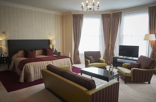 Henley-on-Thames House | Phyllis Court Members Club