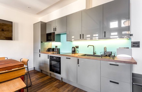Kemptown Apartment | Pierview Pad - Party Pad that Sleeps 14 in Central Brighton - on the beach!