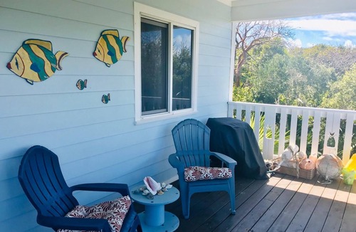 Rainbow Bay Cottage | Pineapple Blues.Big Bang for your Buck
