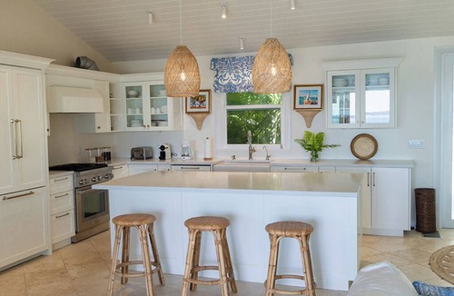 Triana Shores House | Pineapple Wine - Harbour Front