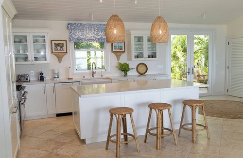 Triana Shores House | Pineapple Wine - Harbour Front
