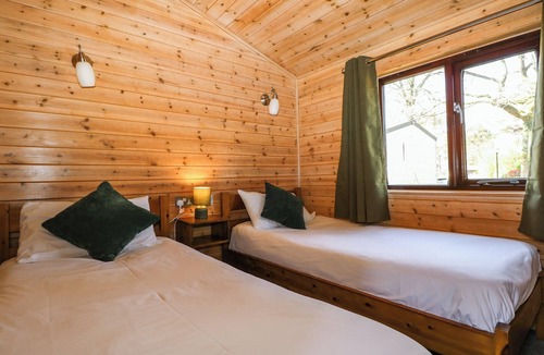 Godshill Cottage | PINECONE CABIN, pet friendly, with pool in Godshill, Hampshire