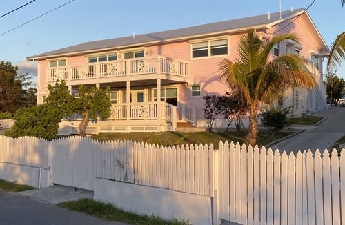 Treasure Cay Apartment | Pink Bikini Apartment with Dock, Green Turtle Cay