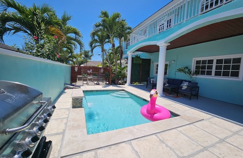 Coral Harbour Apartment | Pink Coral Getaway 2Br King Bed Pool