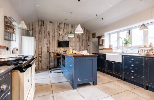 Chipping Campden House | Pinkney House - a cottage that sleeps 6 guests in 3 bedrooms