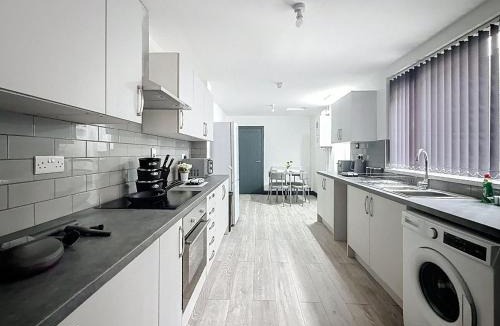 Hanley Apartment | PLUS Properties Eastwood 5