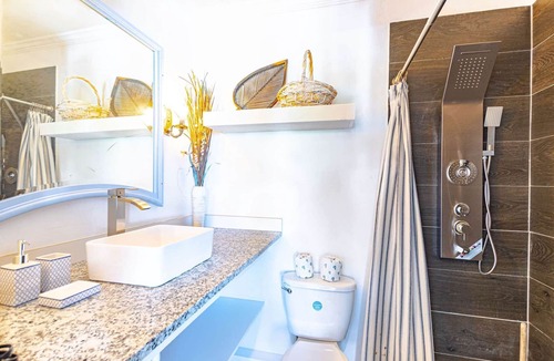 Gambier Apartment | Pool Cottage at Viking Hill Resort with Pool