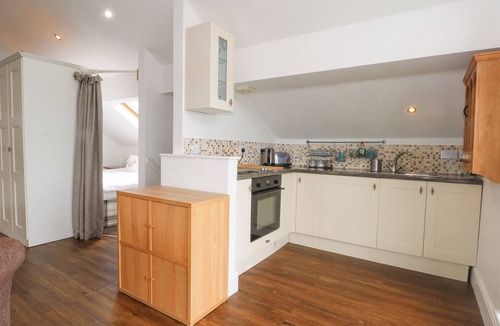 Chester Cottage | POPLAR FARM STUDIO, pet friendly, with hot tub in Aldford