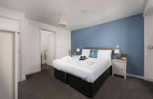 St Just Hotel | Portheras, B&B - a hotel room that sleeps 2 guests in 1 bedroom
