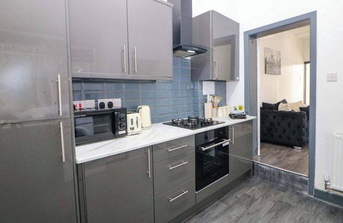 Stoke-on-Trent Cottage | POTTER'S WHEEL, family friendly, with a garden in Hanley