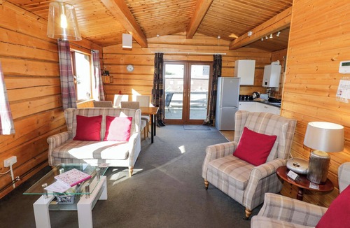 Pitchcombe Cottage | PRIMROSE LODGE, pet friendly, with a garden in Offenham