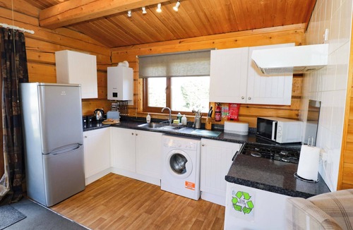 Pitchcombe Cottage | PRIMROSE LODGE, pet friendly, with a garden in Offenham