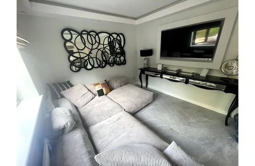 Cray Valley East House | Pristine Property- Perfect for Buisness & Familys