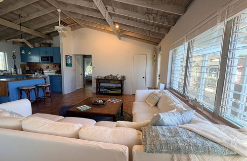 George Town House | Private and quaint 2 bedroom waterfront cottage - 10 minutes from Georgetown