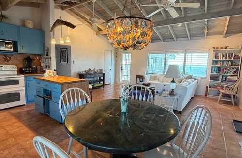 George Town House | Private and quaint 2 bedroom waterfront cottage - 10 minutes from Georgetown