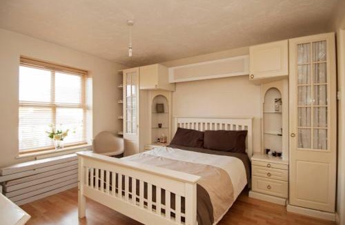 Cheshunt House | Private Double Room ensuite in Cheshunt nr London