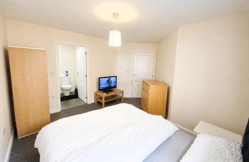 Wolverhampton House | Private Ensuite room in Wolverhampton city centre