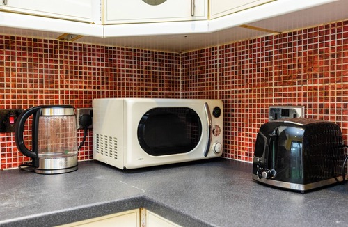 Thamesmead Apartment | Private Garden & Parking | Entire Home Thamesmead